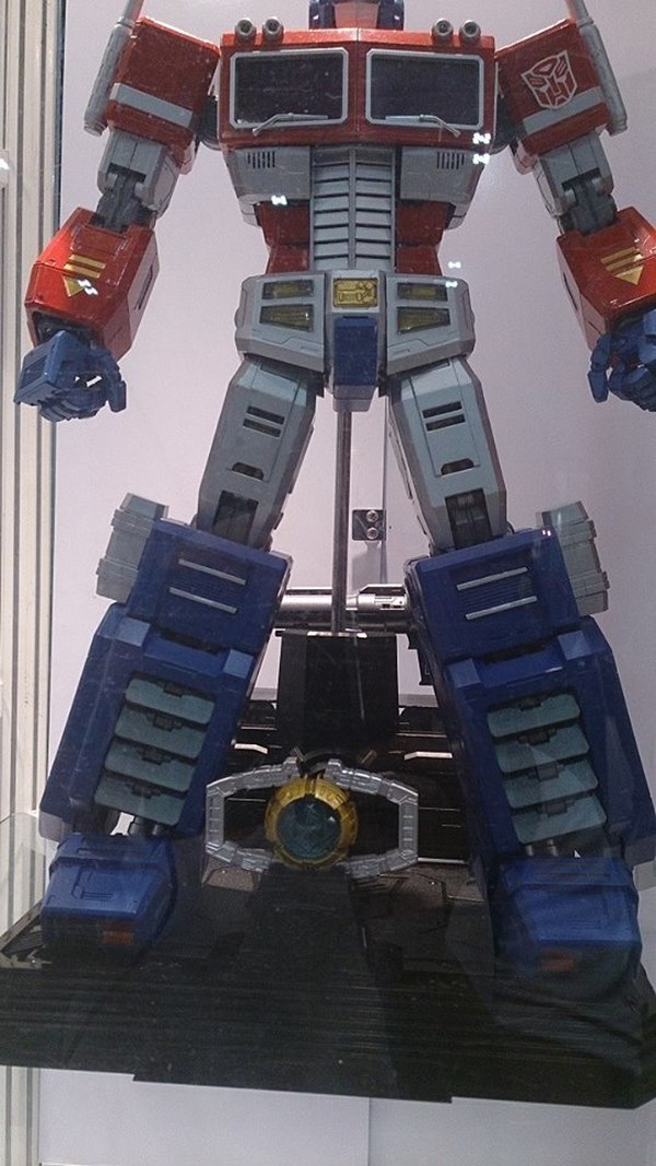 New Action Toys Ultimetal Optimus Prime Transformers Figure Images  (3 of 7)